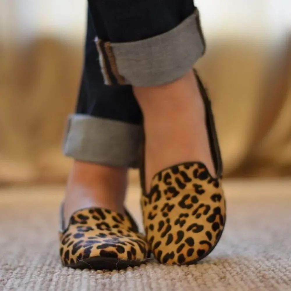 ✨HP✨Fuax Fur Leopard Print Round Toe Flats✨